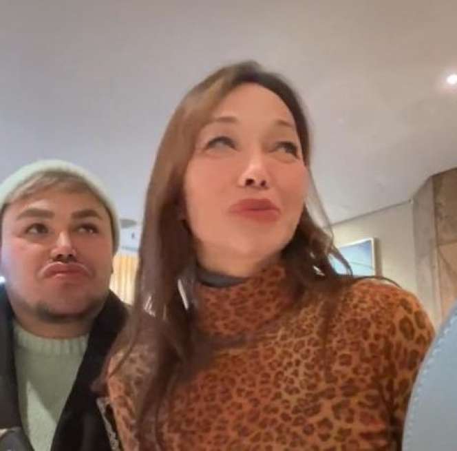 8 Potret Bunda Corla Usai Dimakeover Ivan Gunawan, Penampilannya Berubah Drastis!
