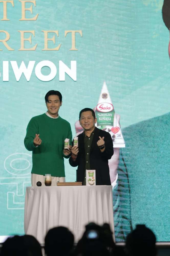 Potret Choi Siwon Sapa Penggemar di Jakarta, Sambil Demo Bikin Rendang