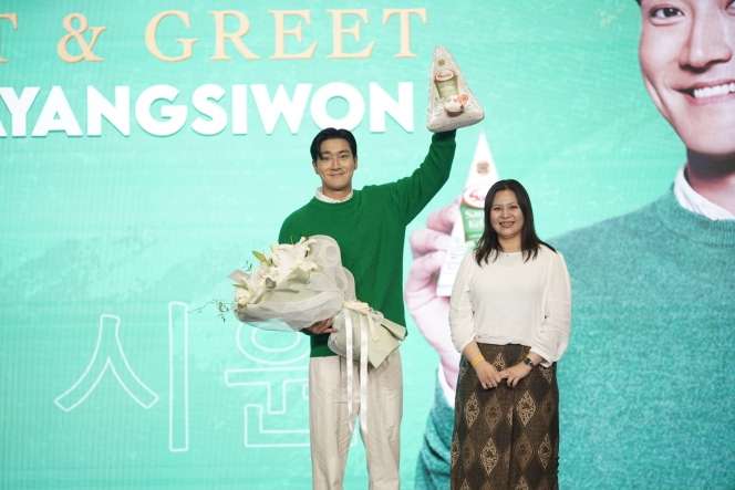 Potret Choi Siwon Sapa Penggemar di Jakarta, Sambil Demo Bikin Rendang