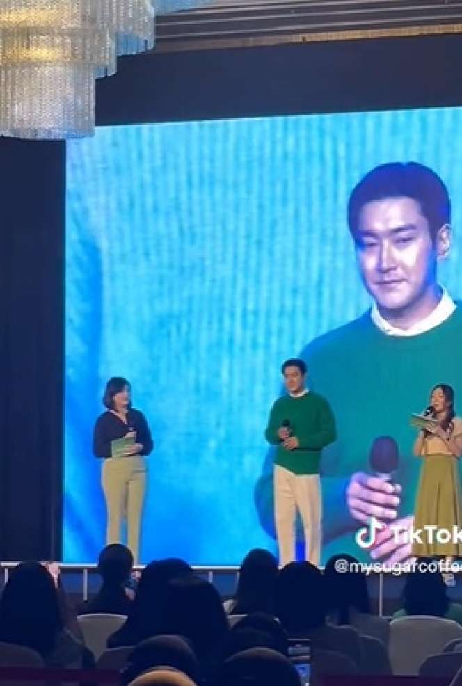 Potret Choi Siwon Sapa Penggemar di Jakarta, Sambil Demo Bikin Rendang