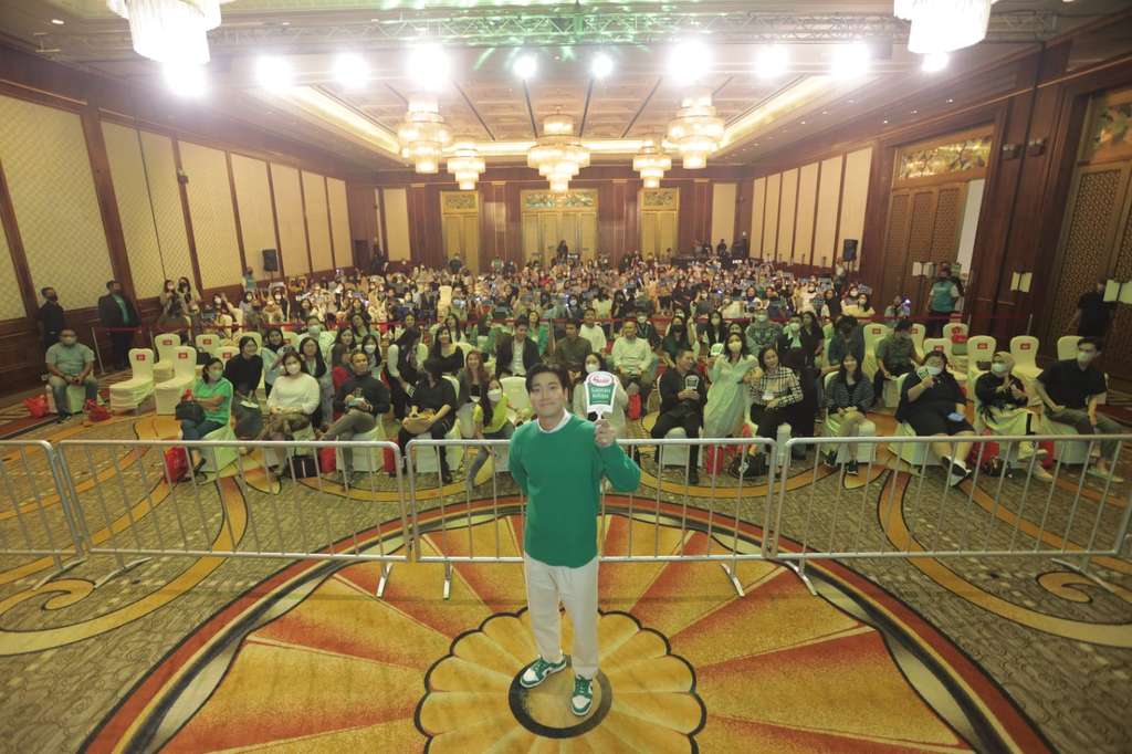 Potret Choi Siwon Sapa Penggemar di Jakarta, Sambil Demo Bikin Rendang