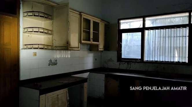 Potret Rumah Mewah Terbengkalai Milik Artis Ayu Lestari, 15 Tahun Tak Berpenghuni Kini Penampakannya Bikin Merinding!