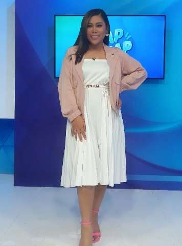 Pedangdut Cantik Ini Kembali Bekerja dengan Kondisi Wajah dan Tubuh Bengkak usai Melahirkan, Tetap Tampil Percaya Diri!