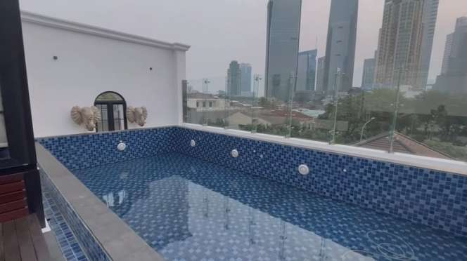 Adu Mewah Rumah Akri VS Eko Patrio, Beda Banget Bak Bumi dan Langit!