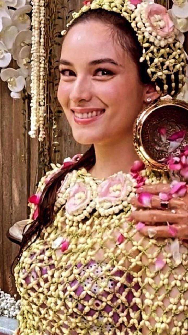 Potret Cantiknya Chelsea Islan Saat Prosesi Siraman Jelang Nikah