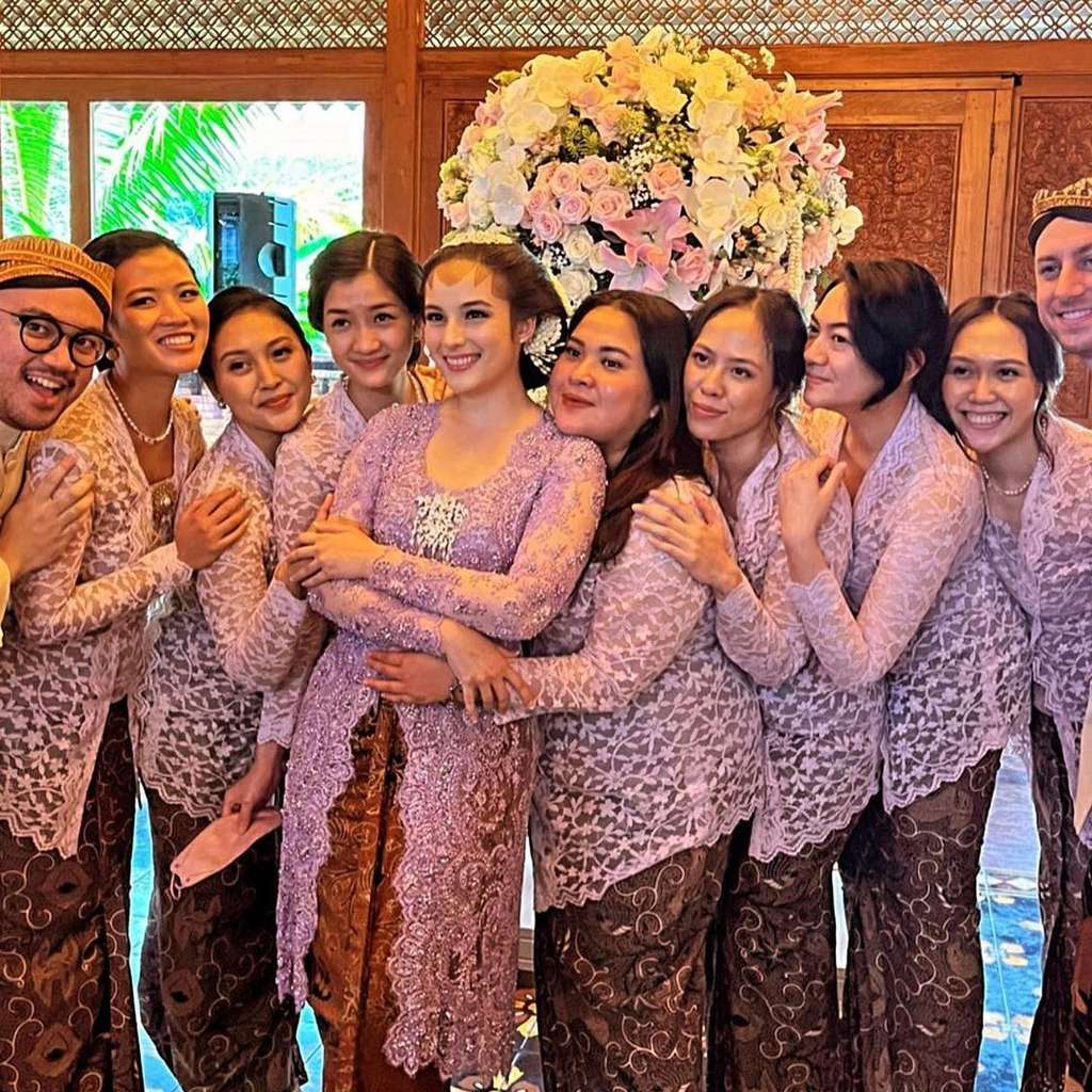 Potret Cantiknya Chelsea Islan Saat Prosesi Siraman Jelang Nikah
