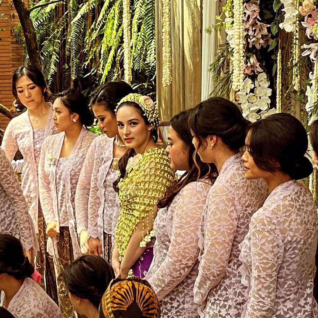 Potret Cantiknya Chelsea Islan Saat Prosesi Siraman Jelang Nikah