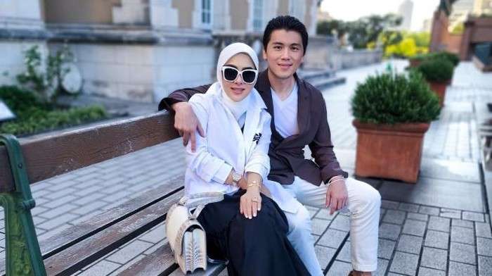 10 Pasangan Artis Diterpa Isu Cerai, Terbaru Syahrini-Reino Barack, Mertua Malu Atas Masa Lalunya?