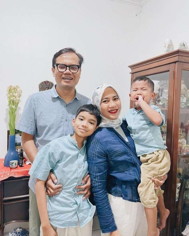 Potret Soleh Solihun dan Istri yang Kian Mesra di Usia Pernikahan ke-11 Tahun!