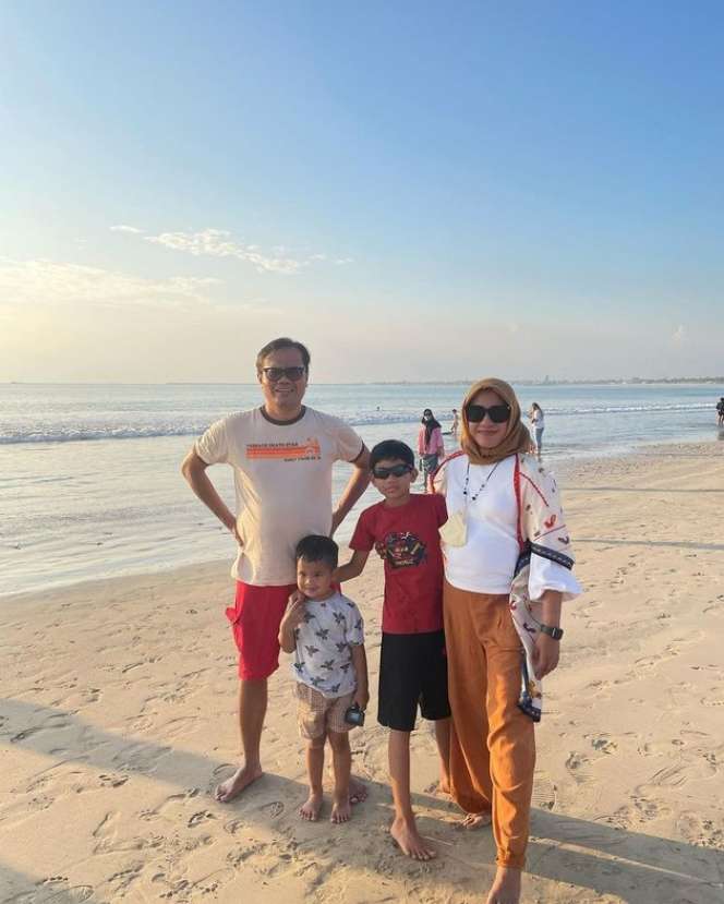 Potret Soleh Solihun dan Istri yang Kian Mesra di Usia Pernikahan ke-11 Tahun!