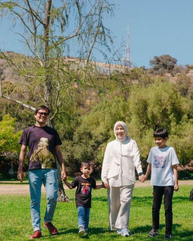 Potret Soleh Solihun dan Istri yang Kian Mesra di Usia Pernikahan ke-11 Tahun!