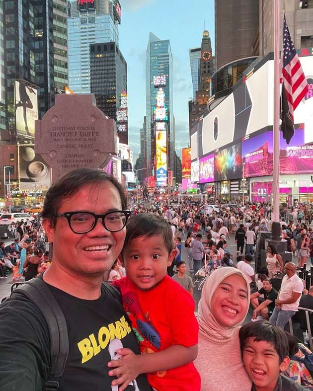 Potret Soleh Solihun dan Istri yang Kian Mesra di Usia Pernikahan ke-11 Tahun!
