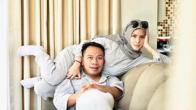 10 Artis `Musuhan` dengan Mantan Suami Usai Cerai, Terakhir Gegara Nikahi Rekan Duetnya Sendiri!