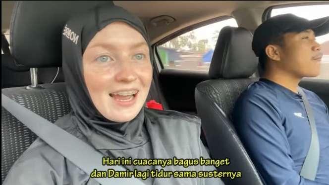 Potret Ulya Bule Cantik Asal Rusia Saat Renang Bareng Sang Suami, Penampilannya Jadi Sorotan!