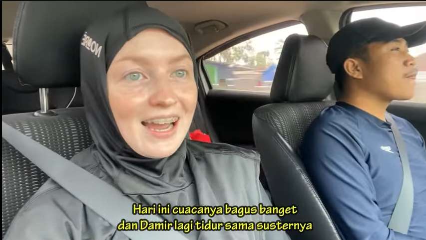 Potret Ulya Bule Cantik Asal Rusia Saat Renang Bareng Sang Suami, Penampilannya Jadi Sorotan!