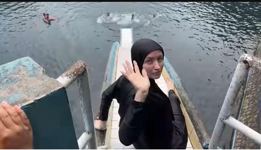 Potret Ulya Bule Cantik Asal Rusia Saat Renang Bareng Sang Suami, Penampilannya Jadi Sorotan!