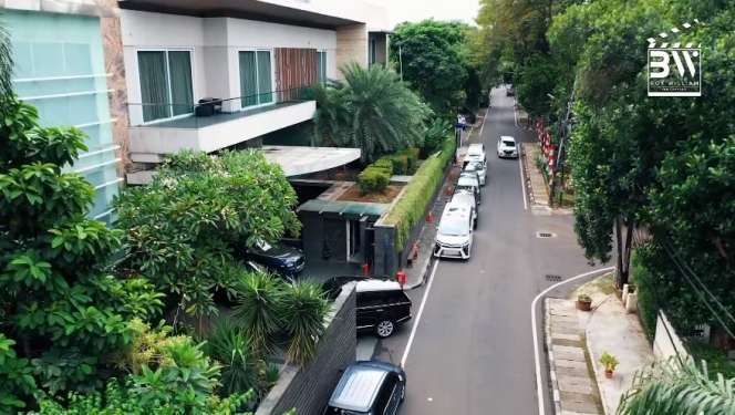 Potret Rumah Mewah Manoj Punjabi `Raja Film Indonesia`, Bak Istana Megah Berkonsep Modern!