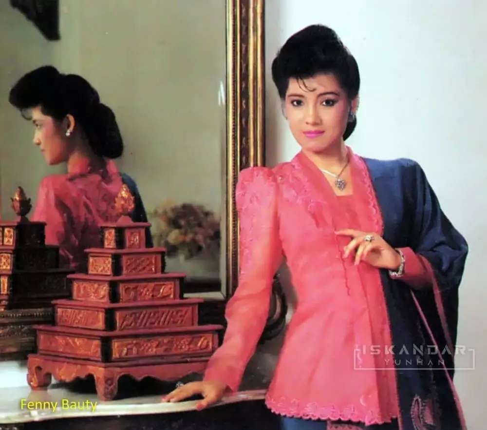 Ingat Bintang Iklan Automotif Era 90-an Ini? Ternyata Ibu Artis Terkenal & Kaya Raya, Siapa Dia? Cek 8 Potretnya 
