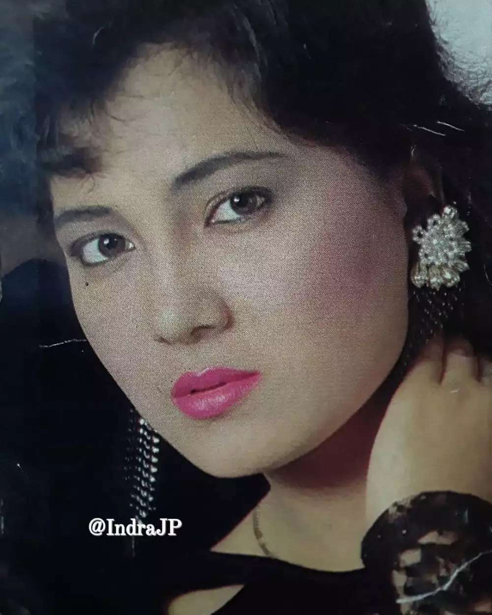 Ingat Bintang Iklan Automotif Era 90-an Ini? Ternyata Ibu Artis Terkenal & Kaya Raya, Siapa Dia? Cek 8 Potretnya 