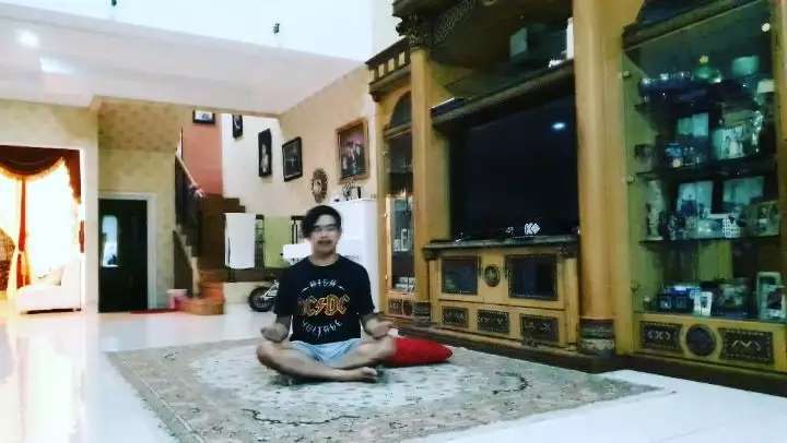 10 Potret Rumah Gitaris Indonesia, Mitha The Virgin Masih Sederhana, Tembok Batu Bata!