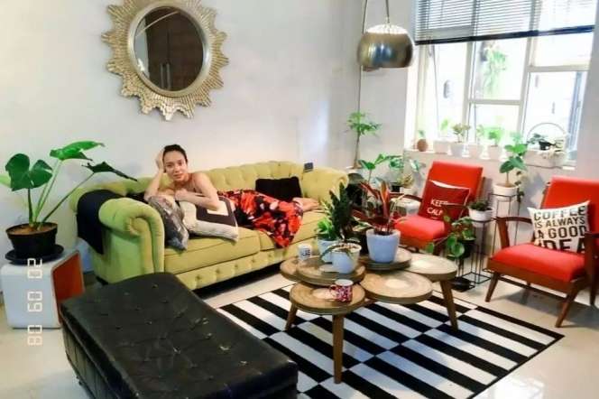 10 Potret Rumah Gitaris Indonesia, Mitha The Virgin Masih Sederhana, Tembok Batu Bata!