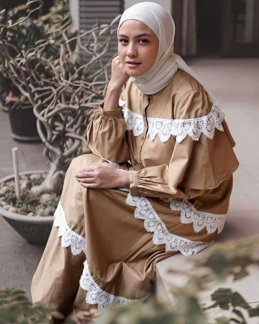 Bukan Saudara, 10 Potret Kemiripan Tyara Renata & Revalina S Temat yang Disebut Anak Kembar!