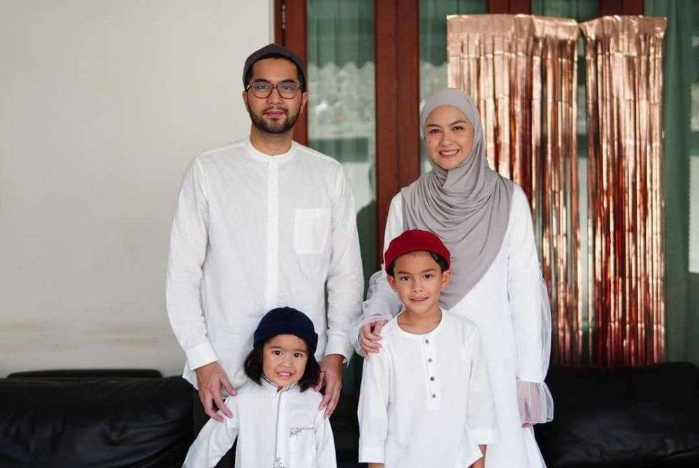 Bukan Saudara, 10 Potret Kemiripan Tyara Renata & Revalina S Temat yang Disebut Anak Kembar!