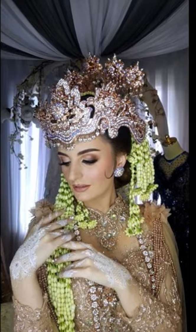 Potret Ceu Nana Bule Cantik Asal Serbia Jadi Model Pengantin Sunda, Hasilnya Bikin Pangling!