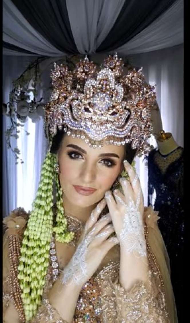 Potret Ceu Nana Bule Cantik Asal Serbia Jadi Model Pengantin Sunda, Hasilnya Bikin Pangling!