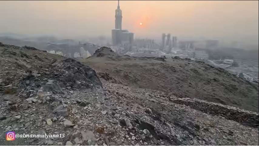 Potret Kuburan TKI yang Kabur dari Majikannya di Mekkah, Hanya Ditimbun Pakai Batu, Bikin Merinding!