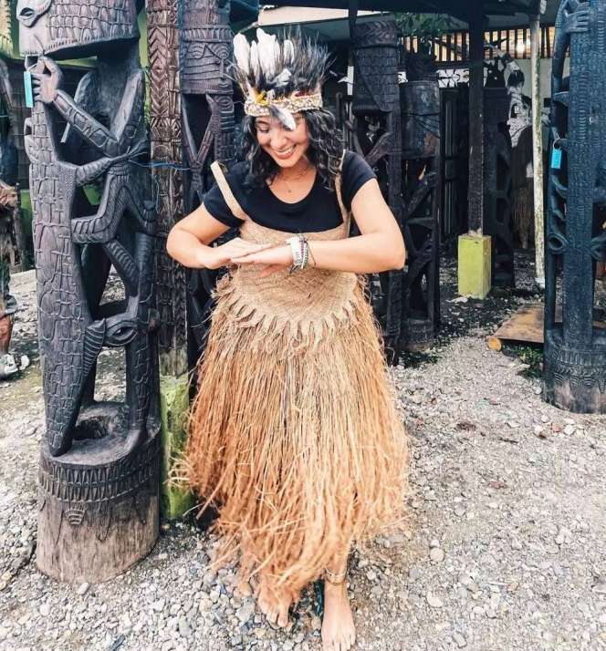 Pesona Sederet Seleb Cantik Kenakan Baju Adat Papua