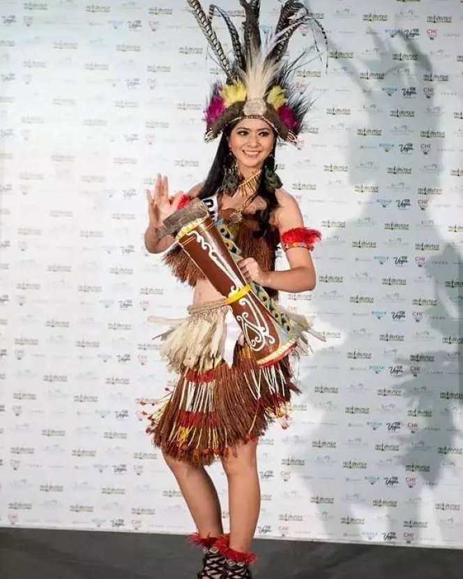 Pesona Sederet Seleb Cantik Kenakan Baju Adat Papua