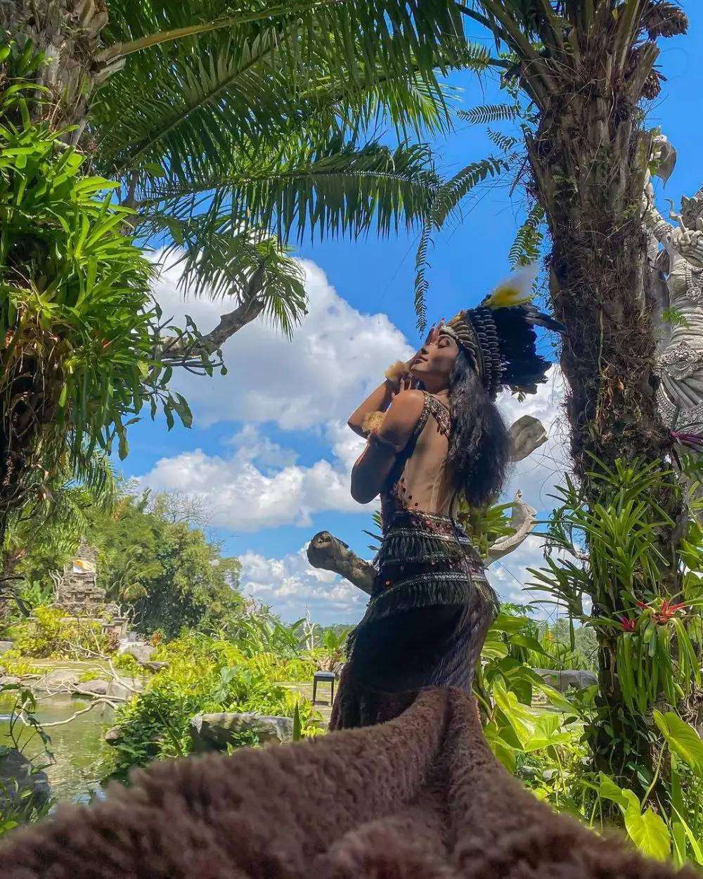 Pesona Sederet Seleb Cantik Kenakan Baju Adat Papua