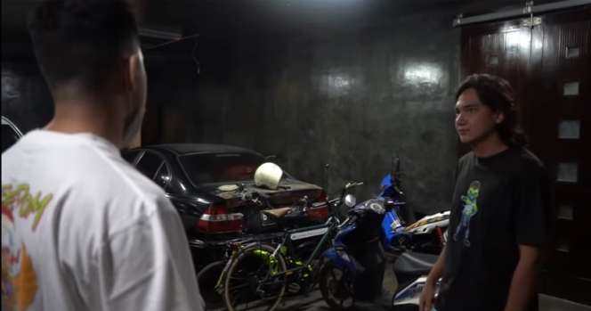 10 Potret Rumah Mewah Adipati Dolken, Ada Motor Langka Persis Milik Presiden Jokowi!