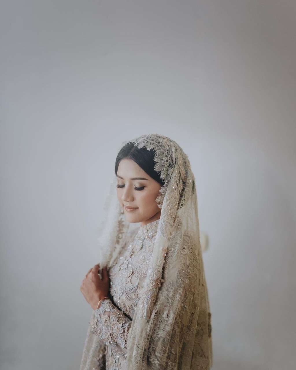 Erina Gudono Tampil Flawless di Pengajian Jelang Pernikahan