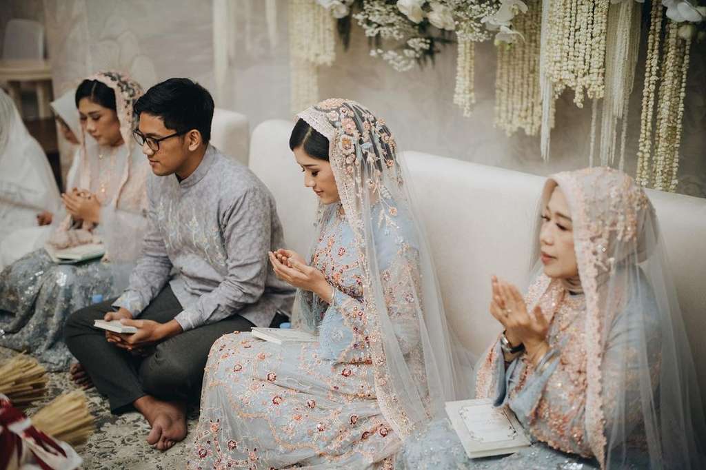 Erina Gudono Tampil Flawless di Pengajian Jelang Pernikahan