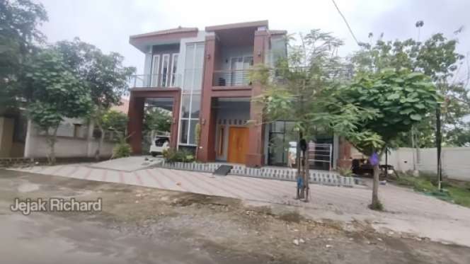 9 Potret Rumah Mewah Para TKI Korea di Desa Terpencil Lereng Gunung Ponorogo, Bak Istana Berjejeran!