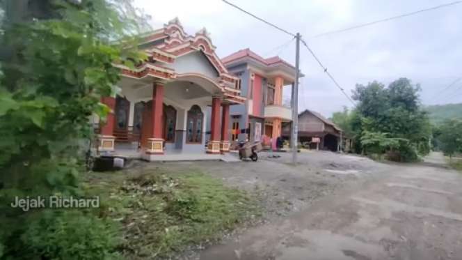 9 Potret Rumah Mewah Para TKI Korea di Desa Terpencil Lereng Gunung Ponorogo, Bak Istana Berjejeran!