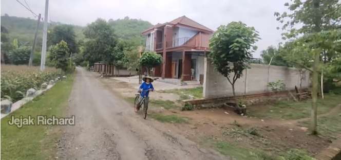 9 Potret Rumah Mewah Para TKI Korea di Desa Terpencil Lereng Gunung Ponorogo, Bak Istana Berjejeran!