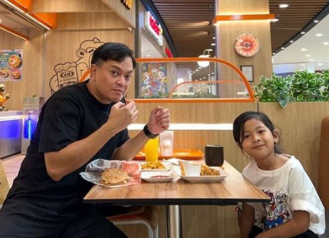 Potret Kedekatan Hedi Yunus dan Anak ART, Disayang bak Buah Hati Sendiri