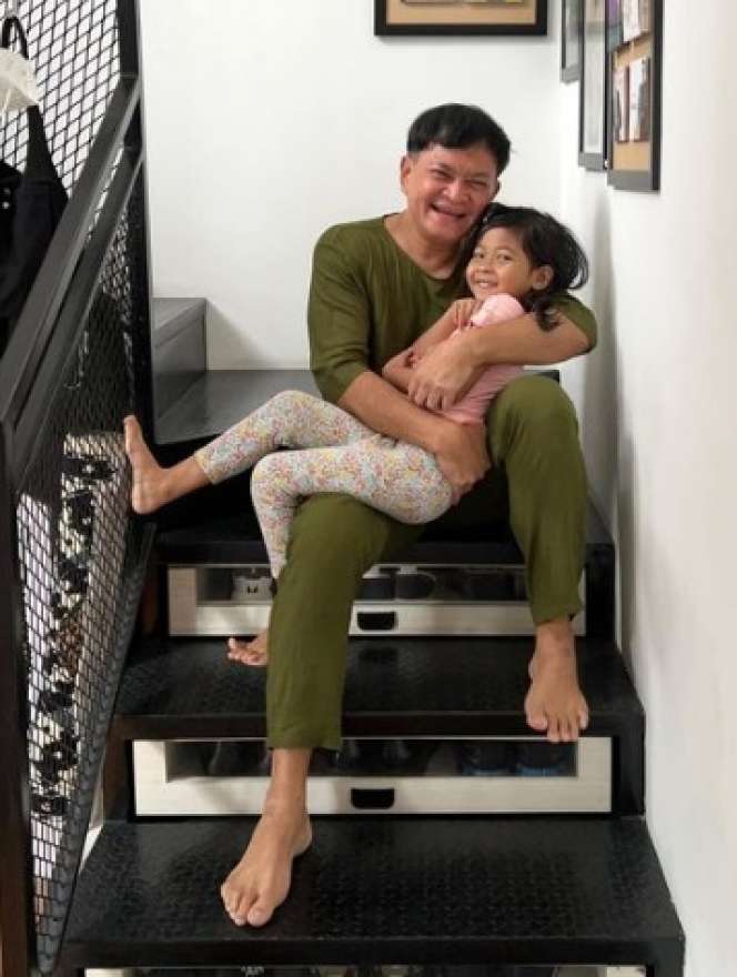 Potret Kedekatan Hedi Yunus dan Anak ART, Disayang bak Buah Hati Sendiri