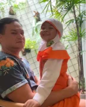 Potret Kedekatan Hedi Yunus dan Anak ART, Disayang bak Buah Hati Sendiri