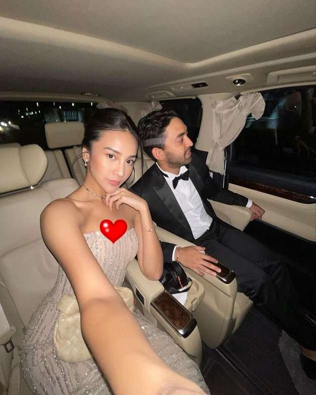 10 Potret Anya Geraldine di Pernikahan Chelsea Islan Tuai Cibiran, Disebut Salah Kostum!