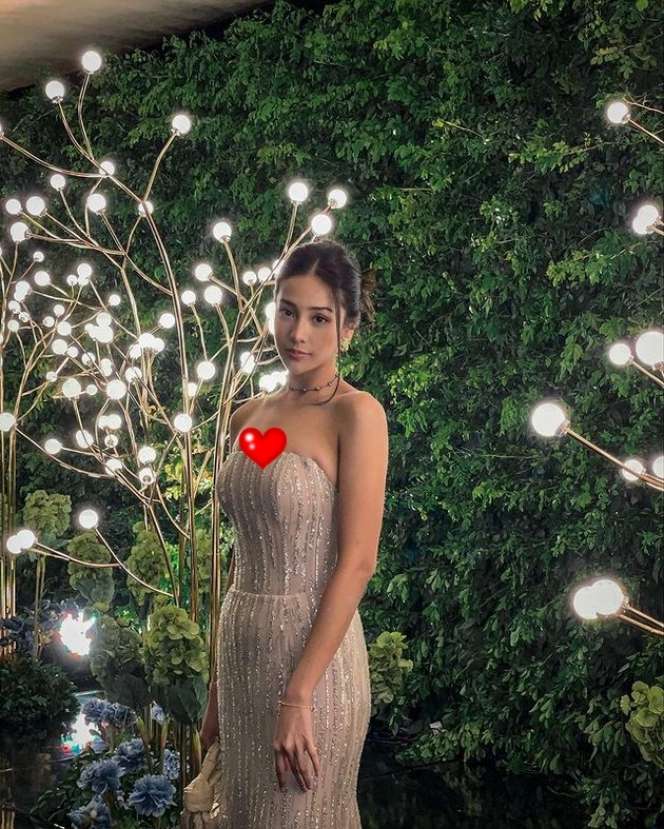 10 Potret Anya Geraldine di Pernikahan Chelsea Islan Tuai Cibiran, Disebut Salah Kostum!