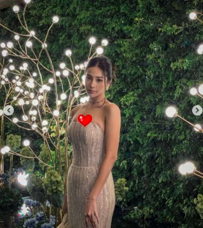 10 Potret Anya Geraldine di Pernikahan Chelsea Islan Tuai Cibiran, Disebut Salah Kostum!