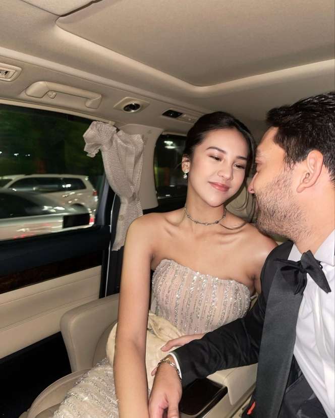 10 Potret Anya Geraldine di Pernikahan Chelsea Islan Tuai Cibiran, Disebut Salah Kostum!