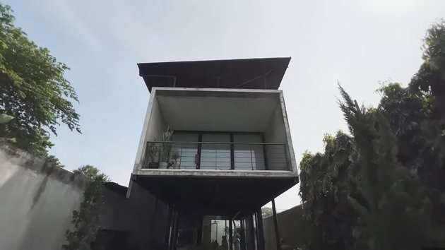 10 Potret Rumah Chef Juna yang Jarang Tersorot, Banyak Arca, Dapurnya Super Duper Mewah!