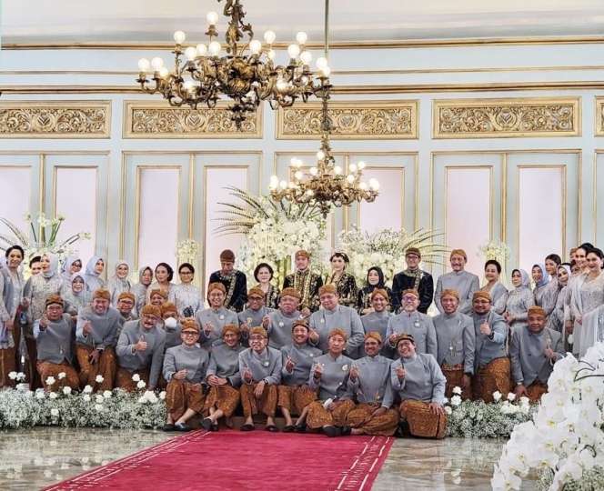 Potret Para Menteri Berbalut Pakaian Adat Solo di Nikahan Kaesang