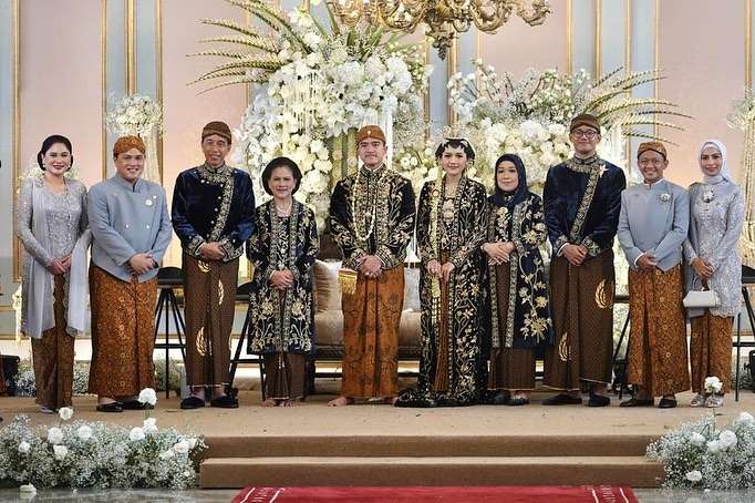 Potret Para Menteri Berbalut Pakaian Adat Solo di Nikahan Kaesang