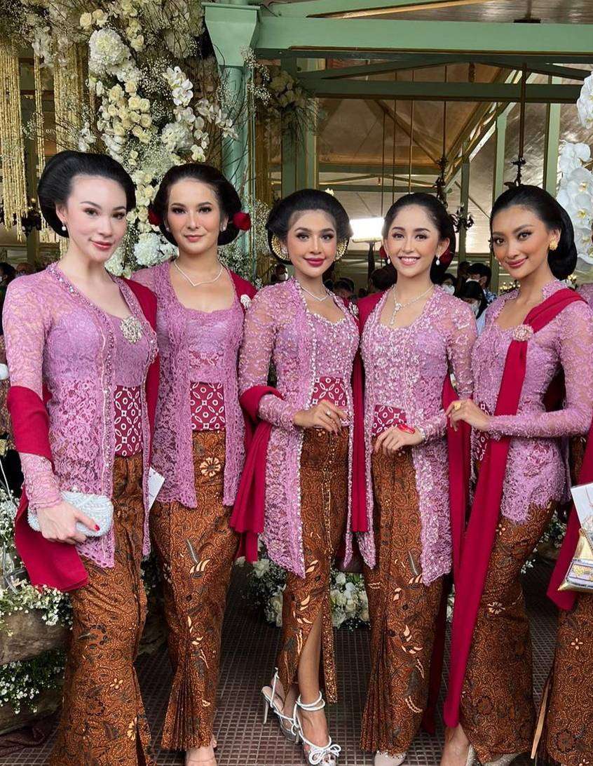 Potret Dini Nurfitri Menantu Eks Panglima TNI jadi Bridesmaid Kaesang-Erina